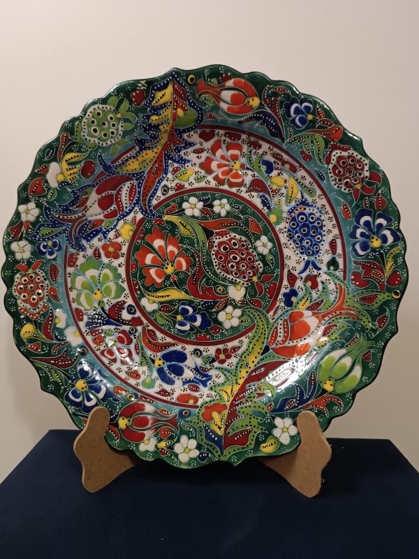 Handmade,%20hand%20painted%20decorative%20plate.