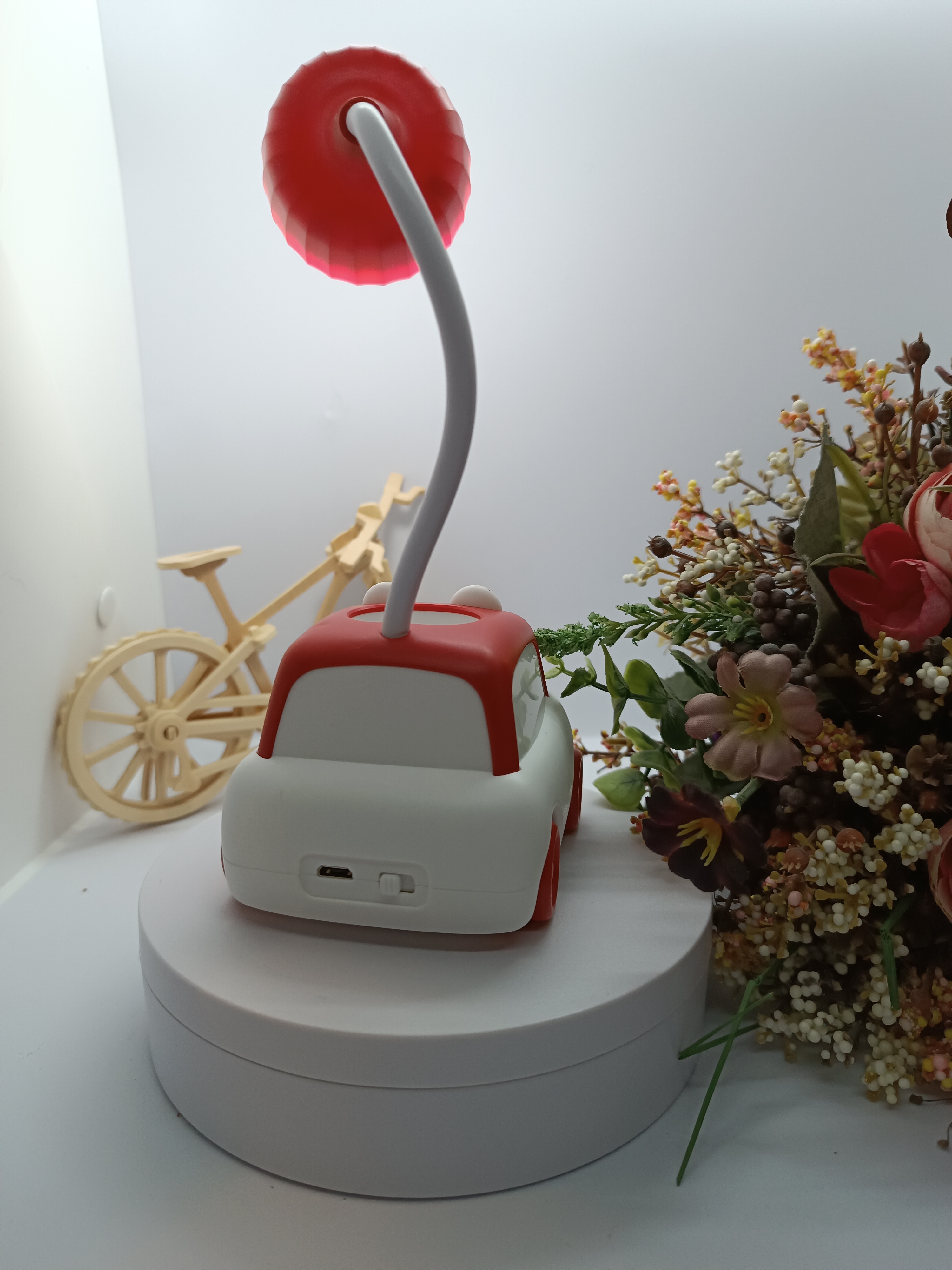 Rechargeable%20table%20lamp%20red.