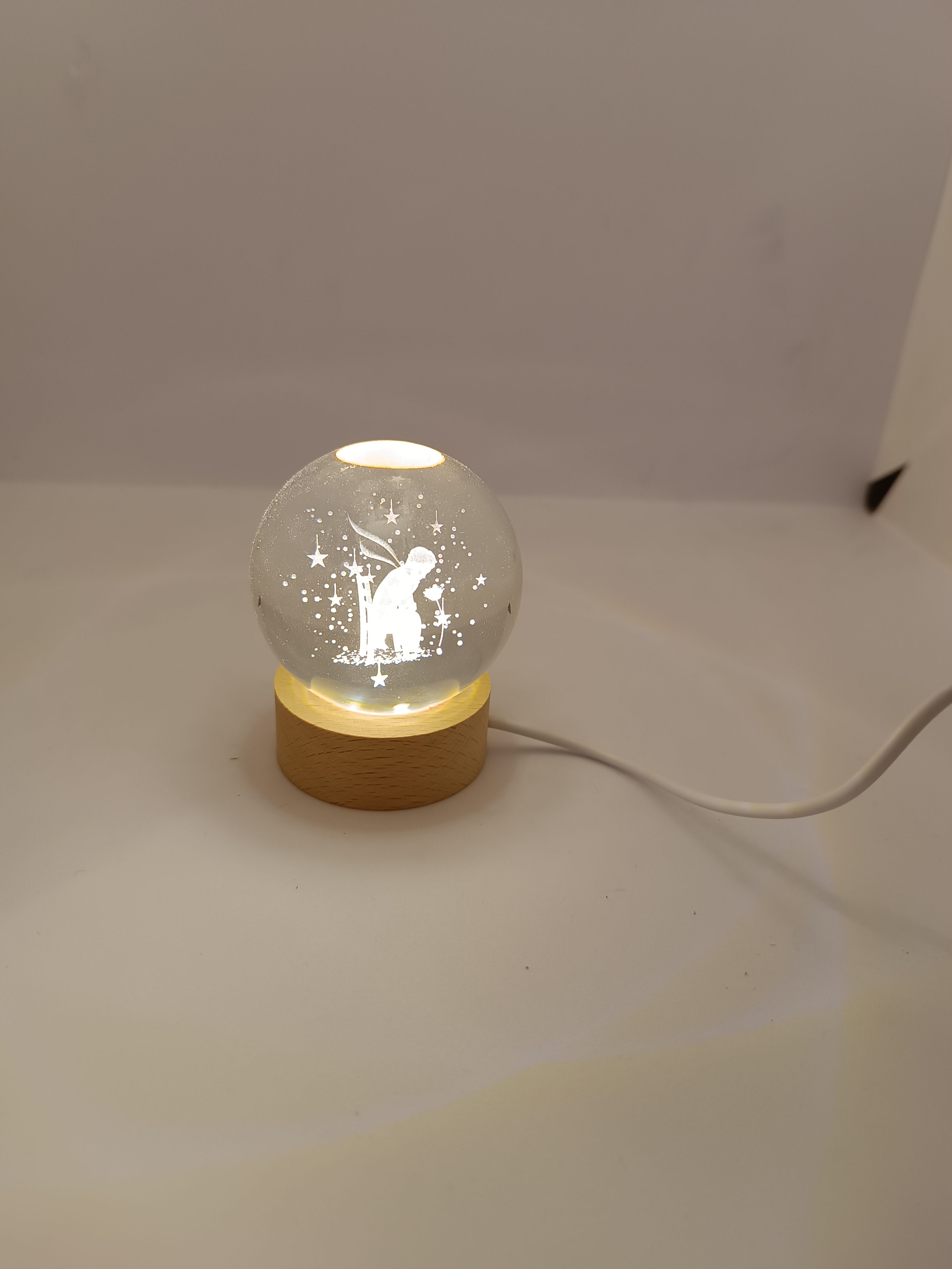 USB%20powered%20illuminated%20globe%20with%20thinking%20boy%20and%20his%20dog%20figure