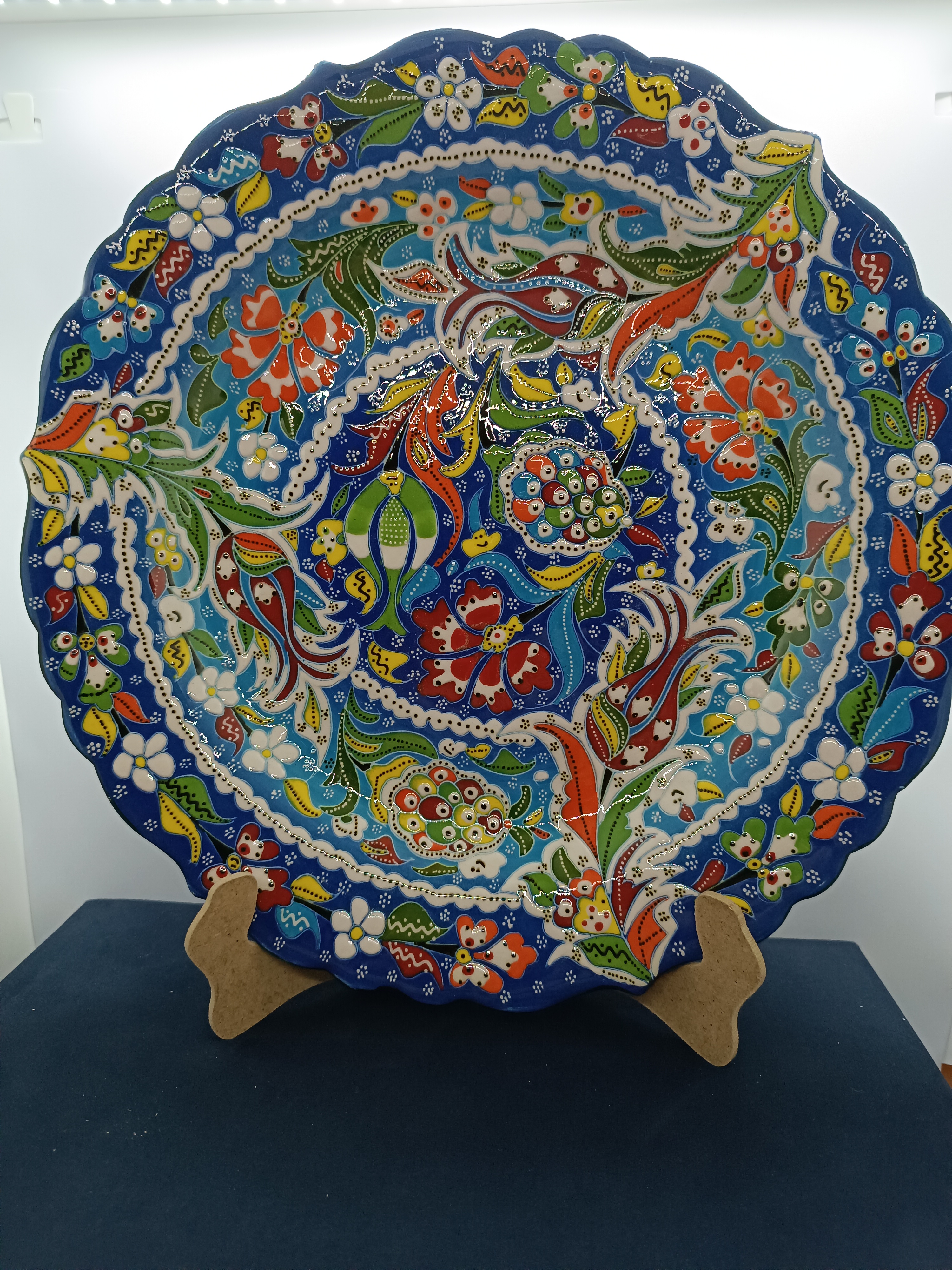 Handmade,%20hand%20painted%20decorative%20plate.