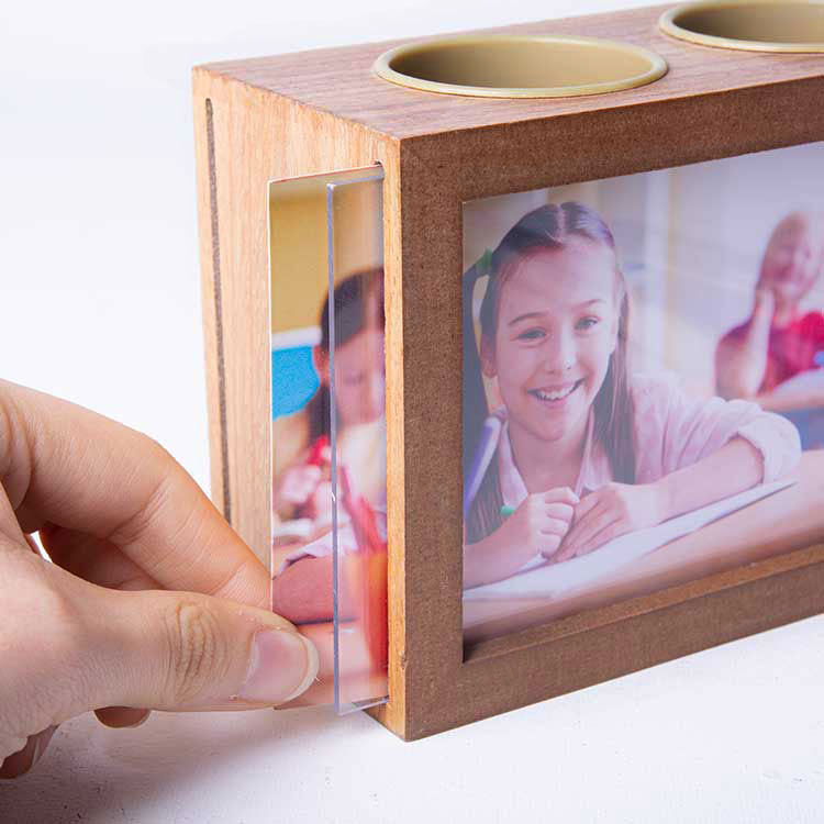 Wooden%20pen%20holder%20with%20photo%20on%20both%20sides