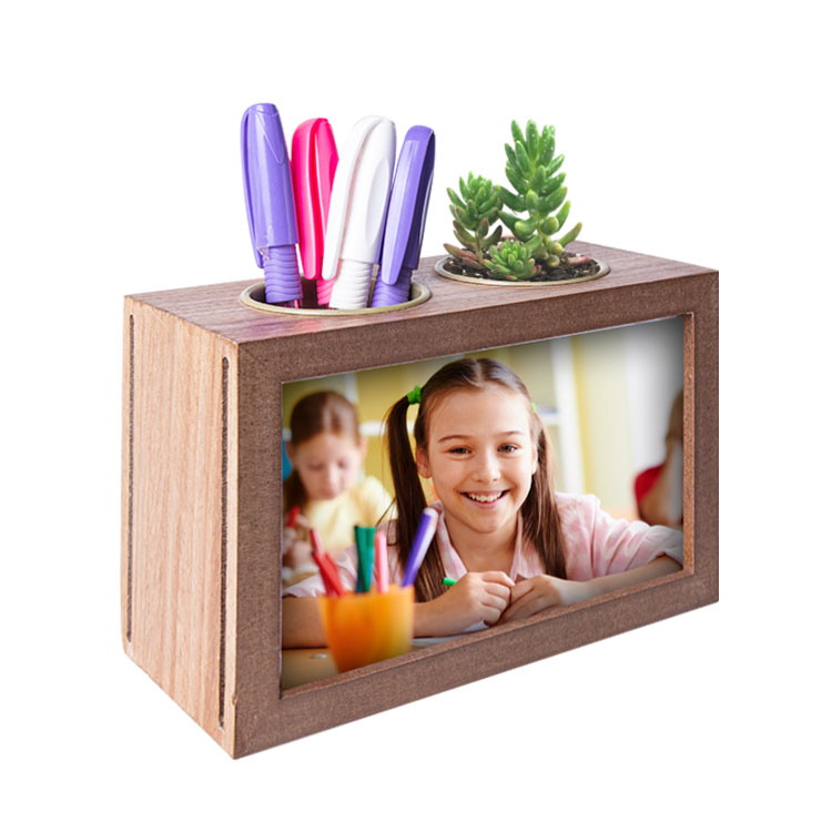 Wooden%20pen%20holder%20with%20photo%20on%20both%20sides