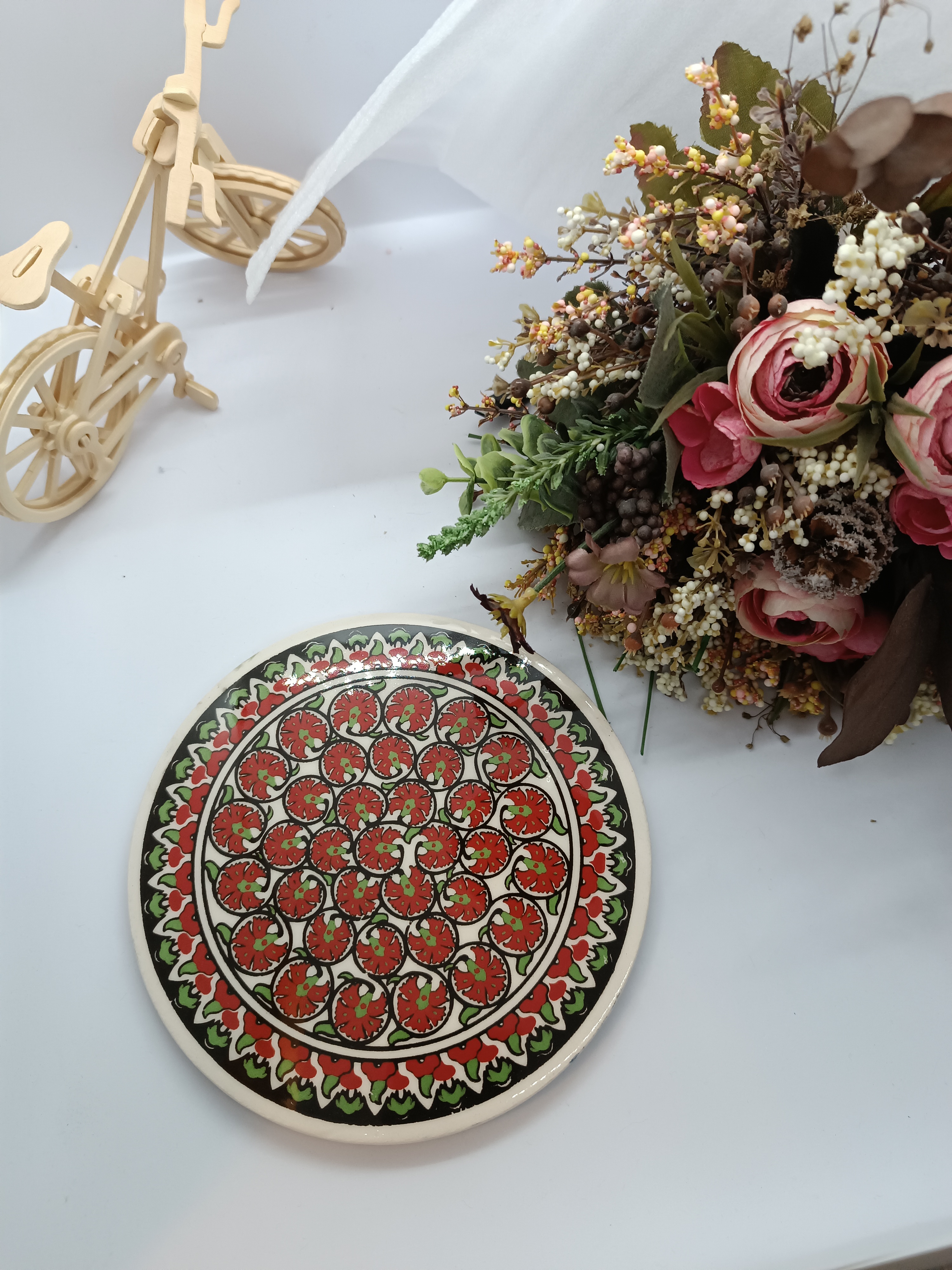 Traditional%20patterned%20ceramic%20trivet%2016%20cm.