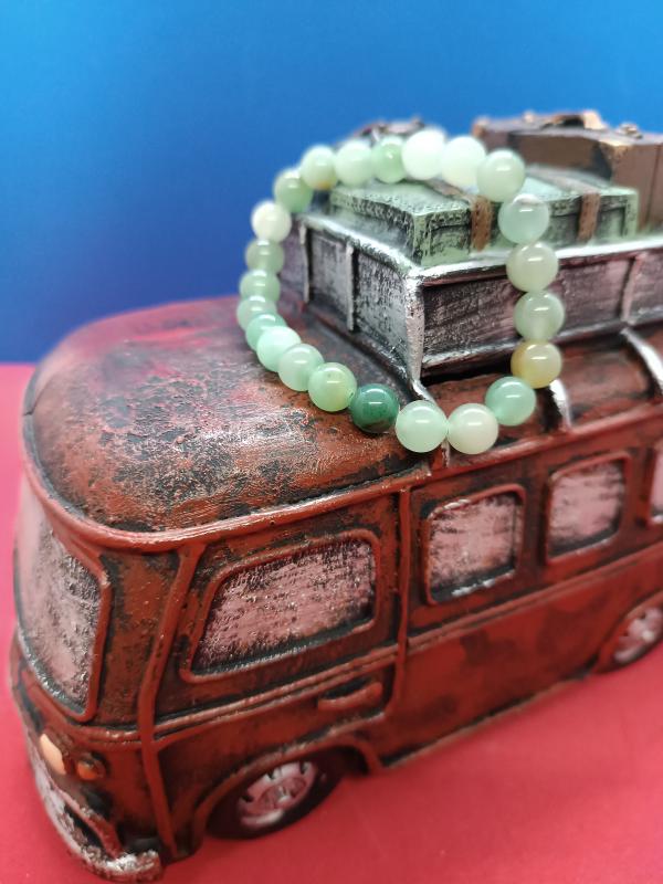 Jade%20stone%20bead%20bracelet.